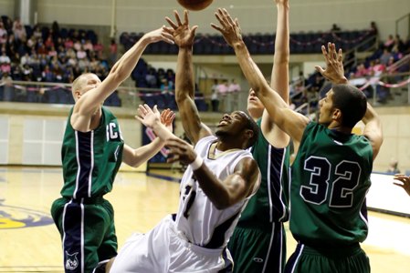 #23 GCSU lets out a “whew” as they escape Hurricane scare, 61-60