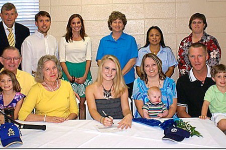 Pinnell inks with GSW tennis