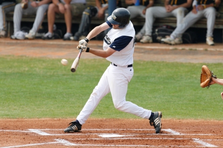 Hurricanes drop 2 of 3 in season-opening series with Montevallo